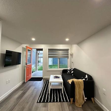The Urban Nest Villa Calgary Ngoại thất bức ảnh