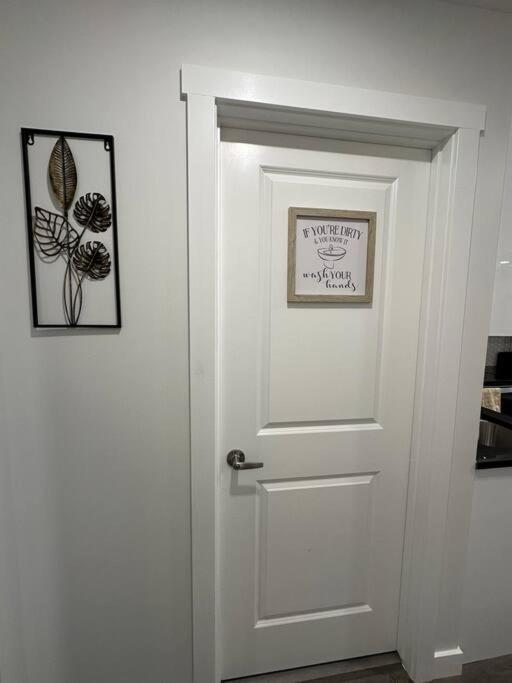 The Urban Nest Villa Calgary Ngoại thất bức ảnh