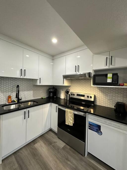 The Urban Nest Villa Calgary Ngoại thất bức ảnh