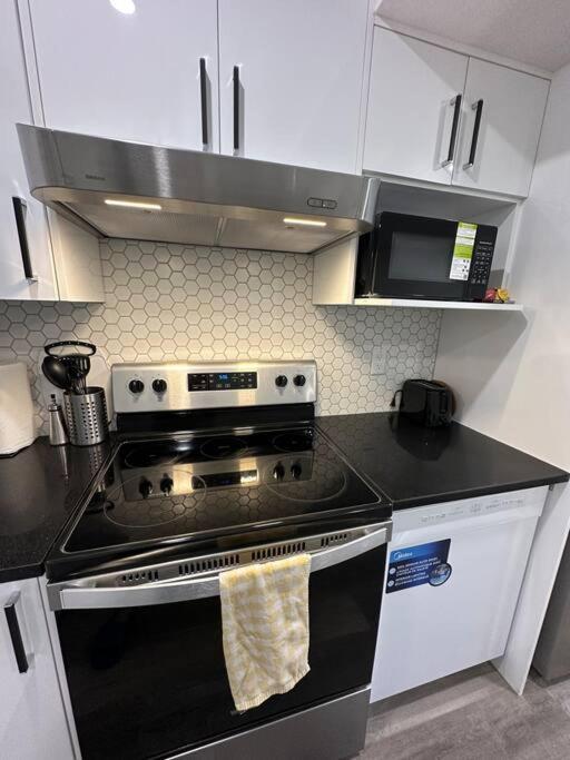 The Urban Nest Villa Calgary Ngoại thất bức ảnh