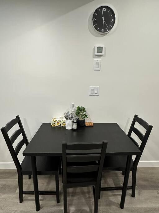 The Urban Nest Villa Calgary Ngoại thất bức ảnh