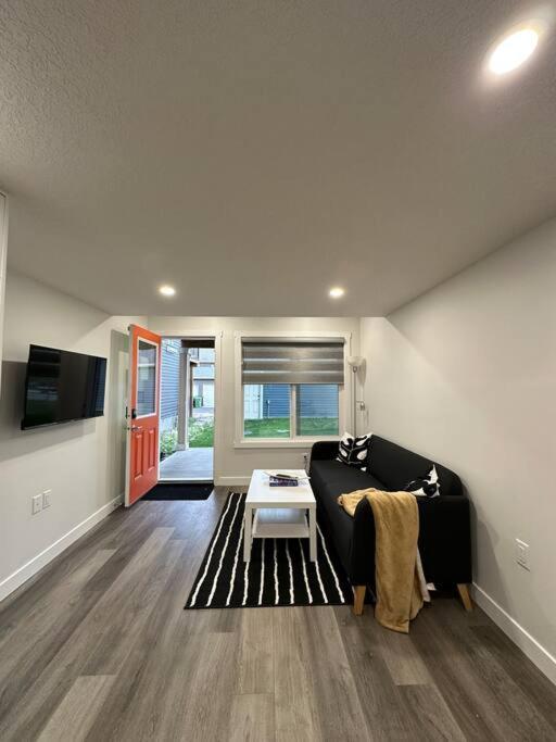 The Urban Nest Villa Calgary Ngoại thất bức ảnh